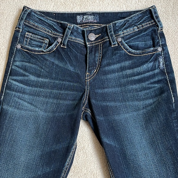 Circa 2018 Silver Suki fit mid rise baby boot jeans. Size W27 L33 - Picture 3 of 9